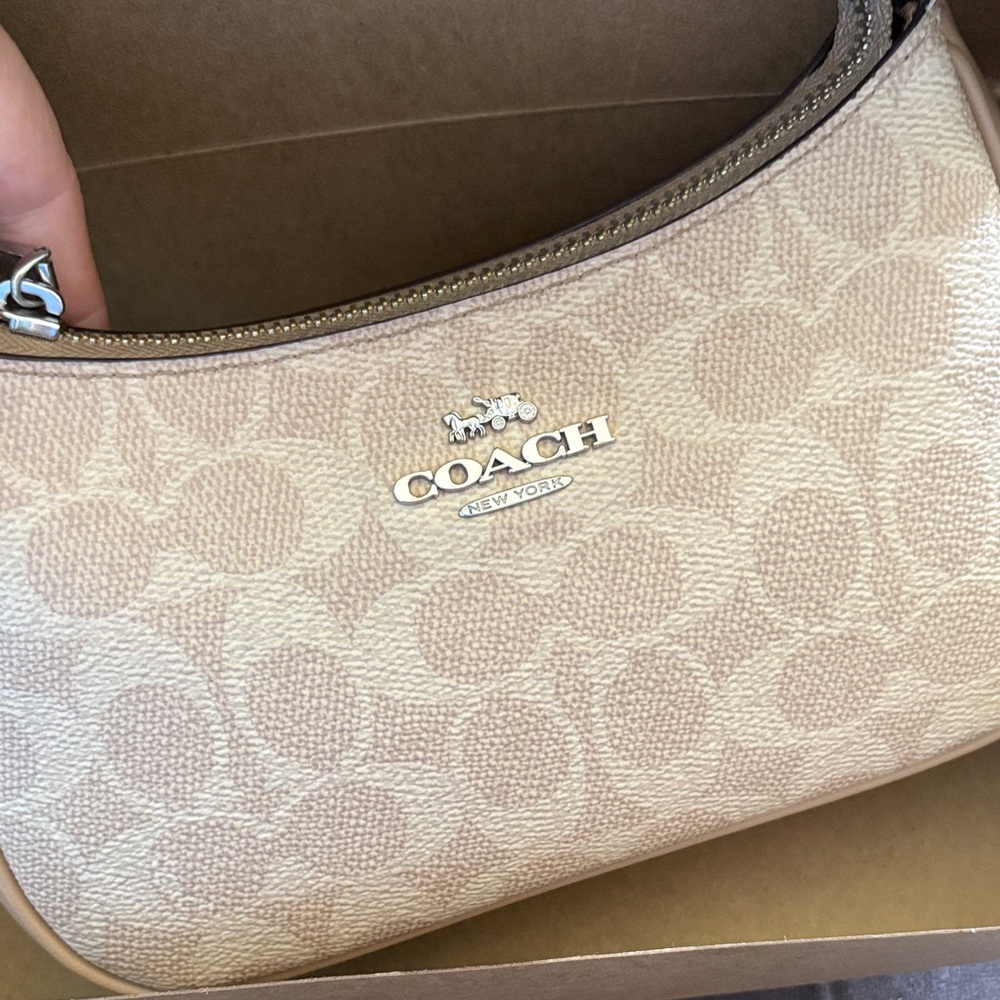 Coach Gold Gift Box - Picture 2 of 5
